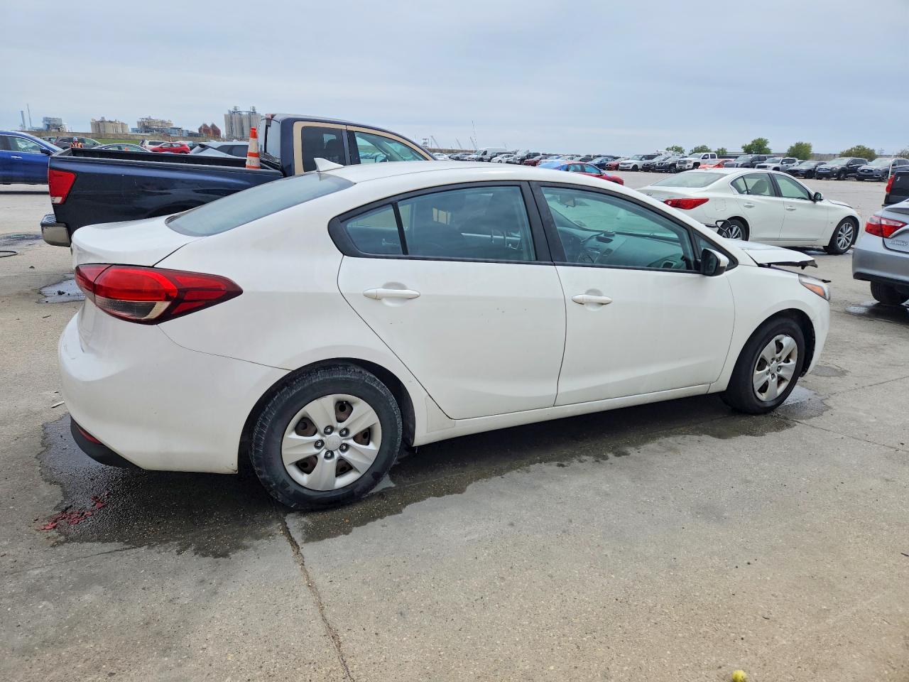 2017 KIA FORTE LX photo 5