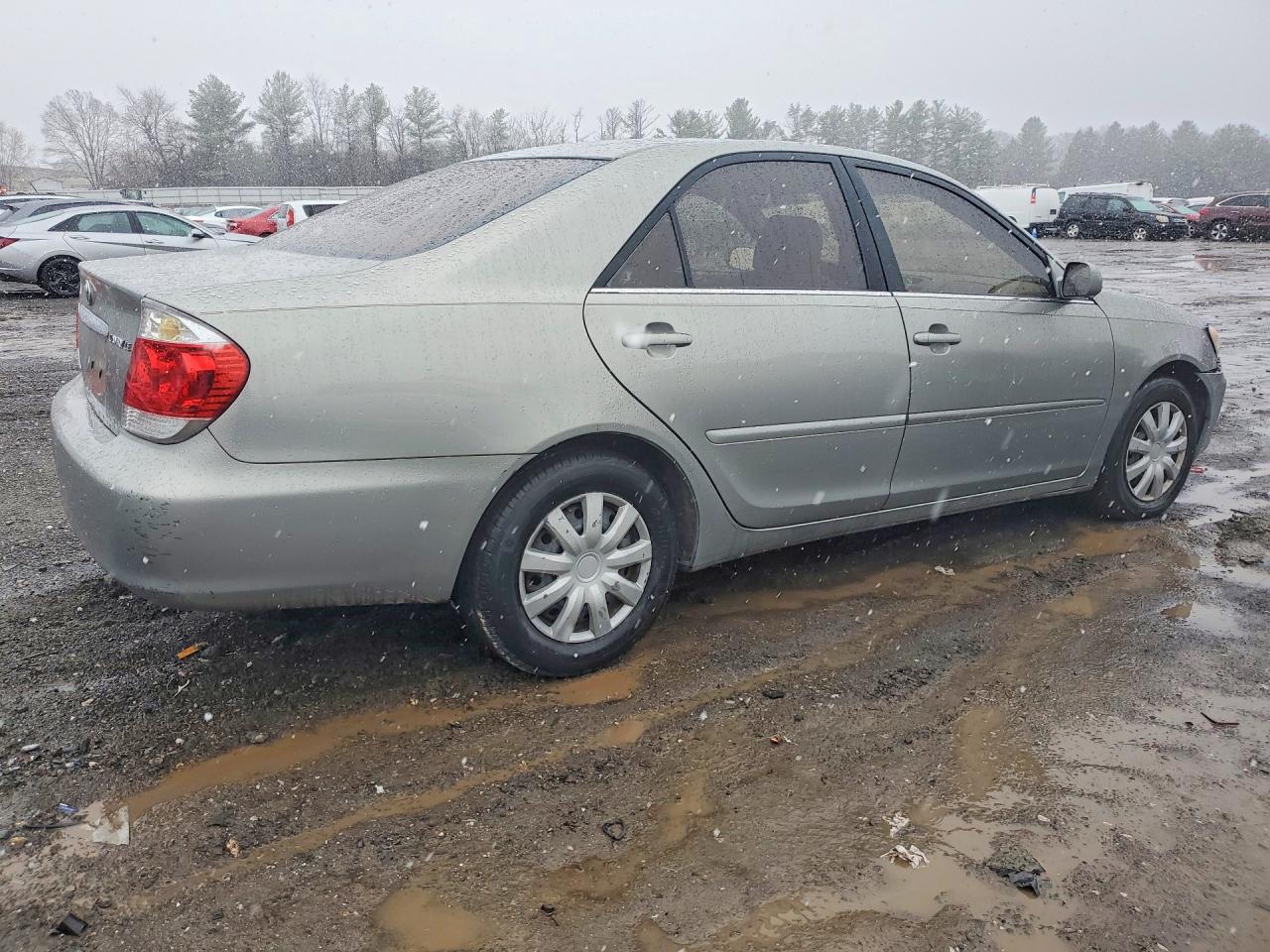 2005 TOYOTA CAMRY LE photo 5
