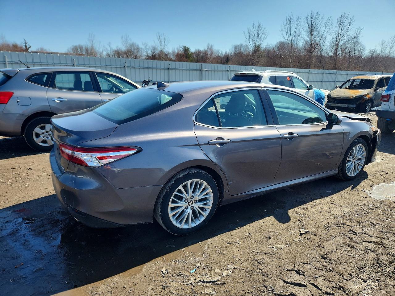 2020 TOYOTA CAMRY XLE photo 5