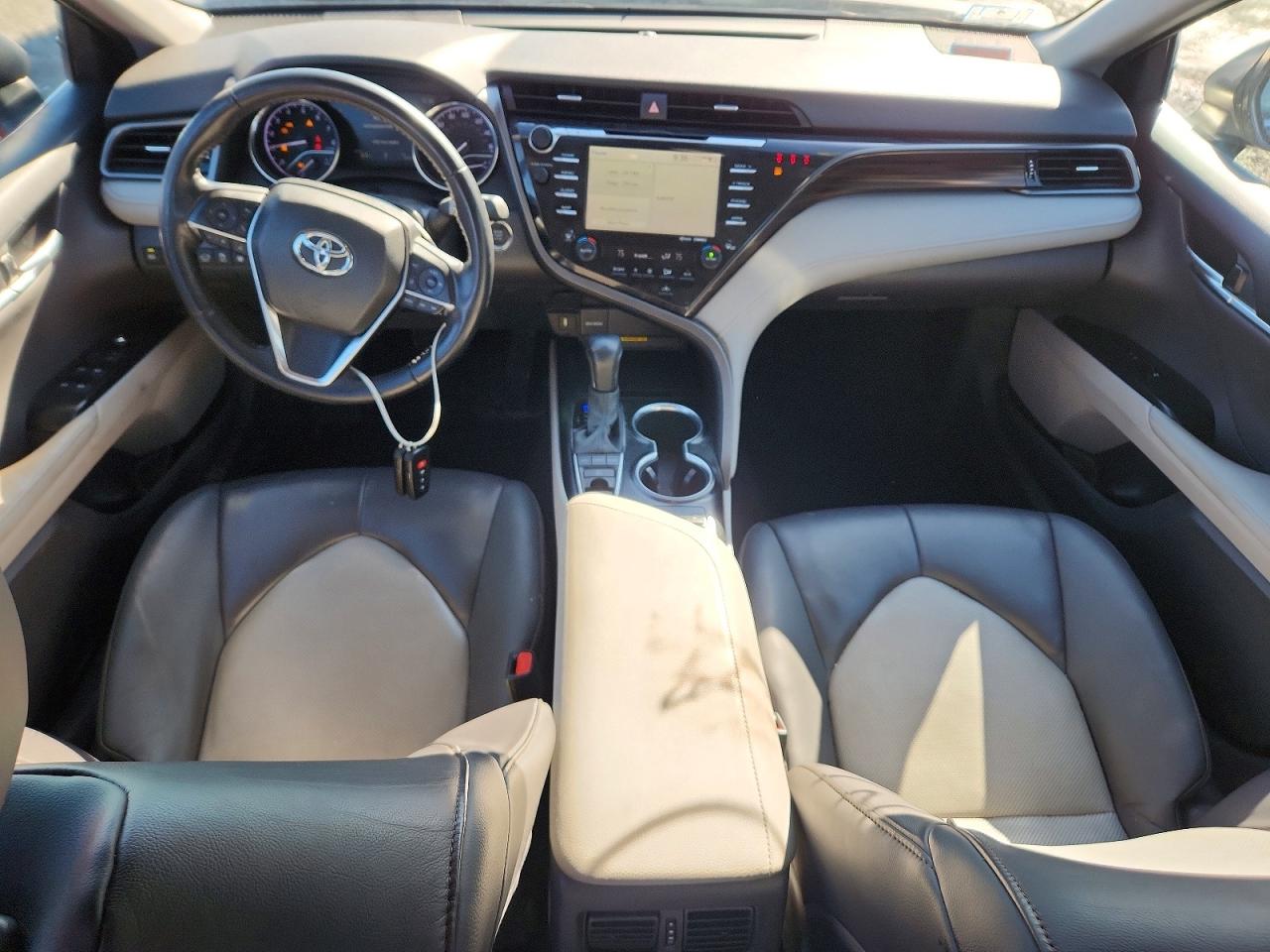 2020 TOYOTA CAMRY XLE photo 15