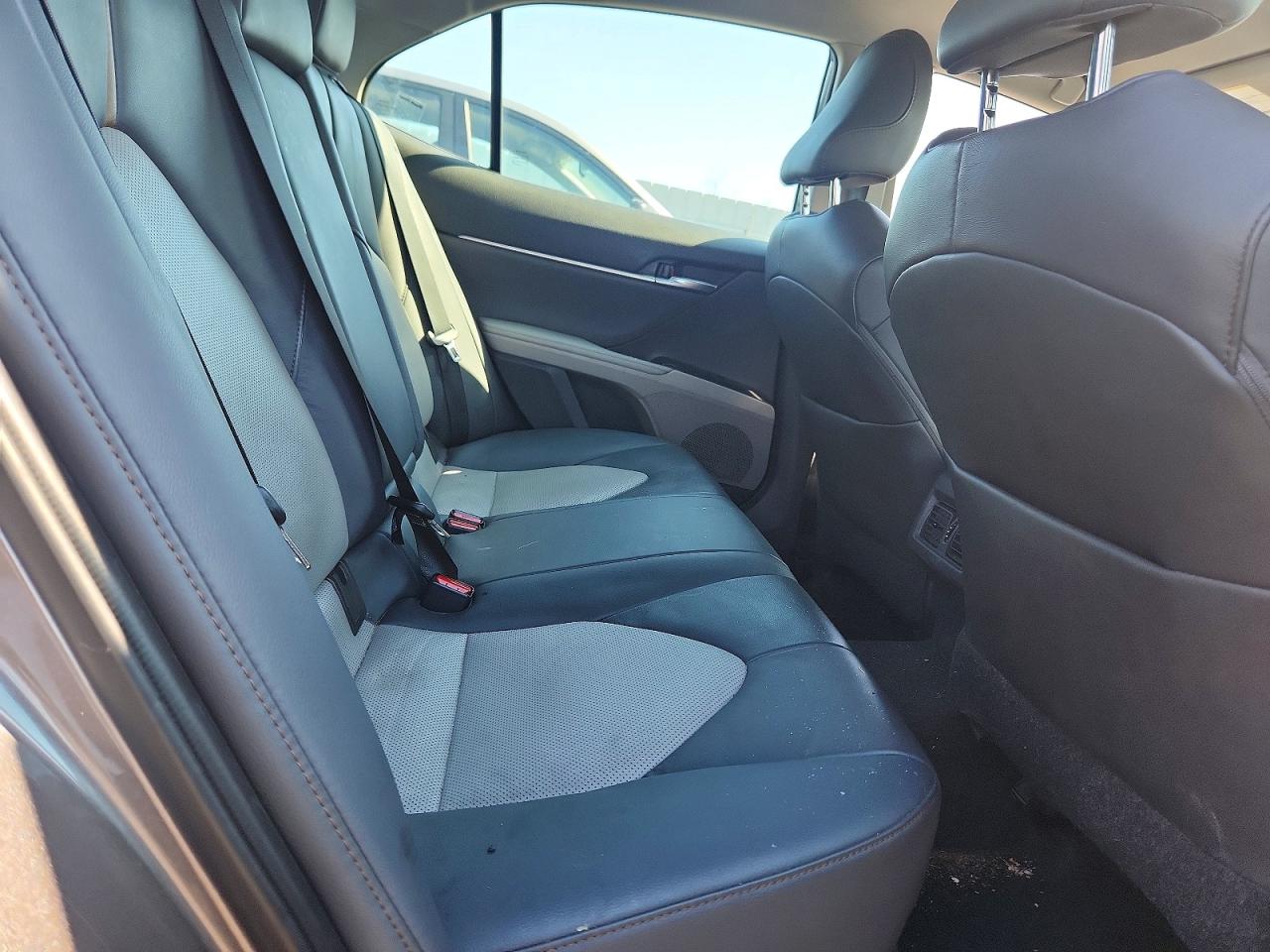 2020 TOYOTA CAMRY XLE photo 19