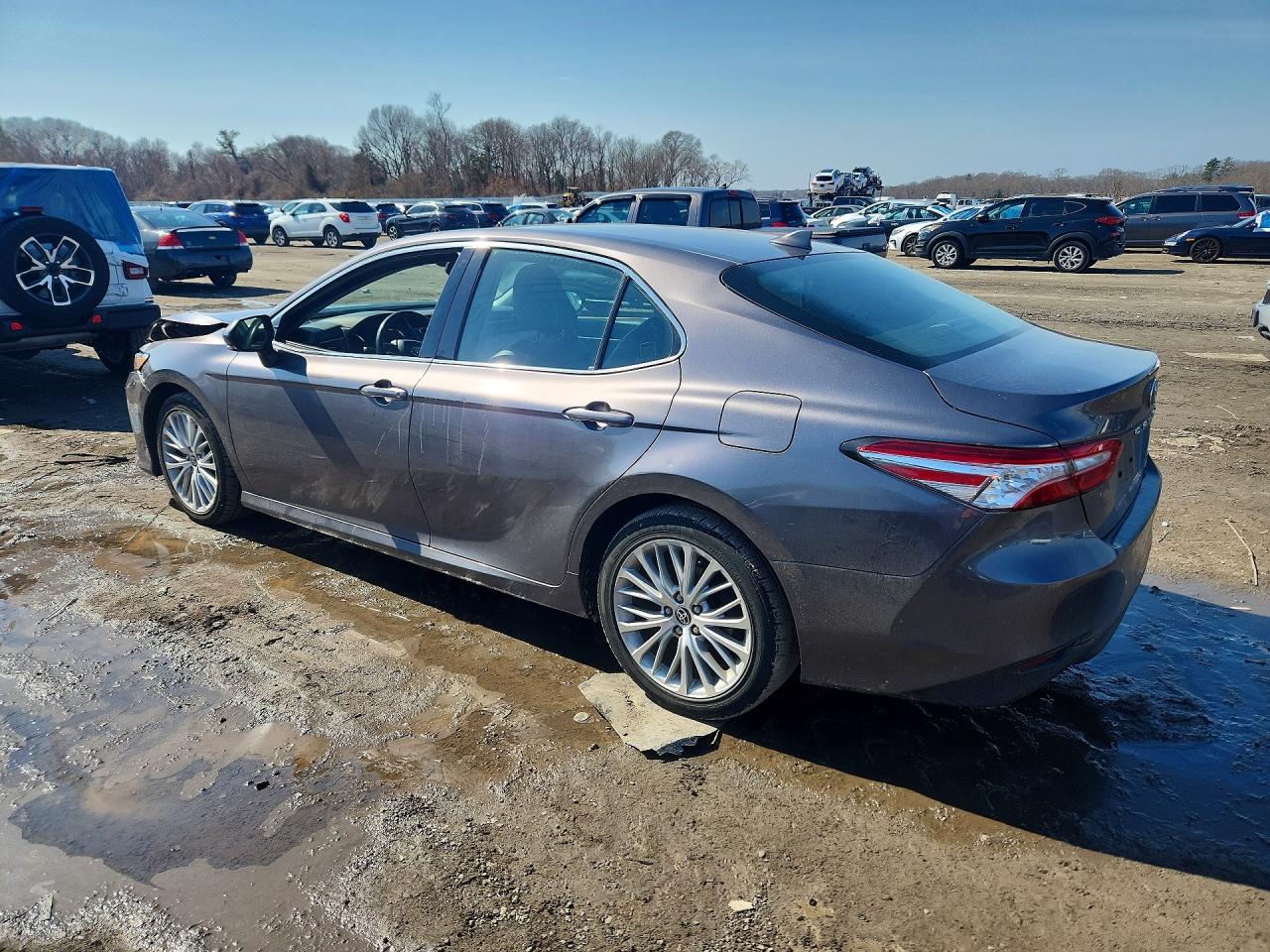 2020 TOYOTA CAMRY XLE photo 3
