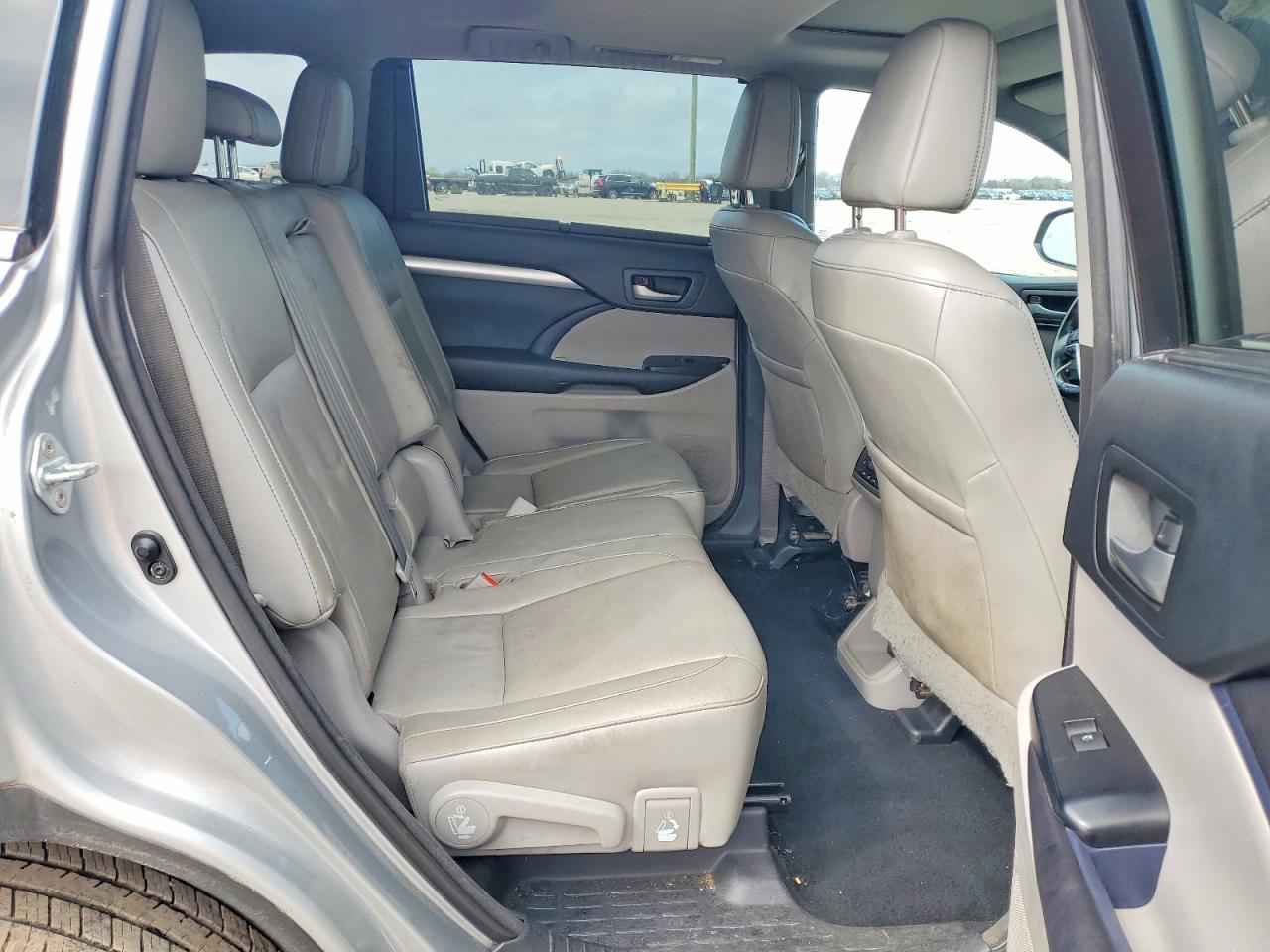 2017 TOYOTA HIGHLANDER XLE photo 21