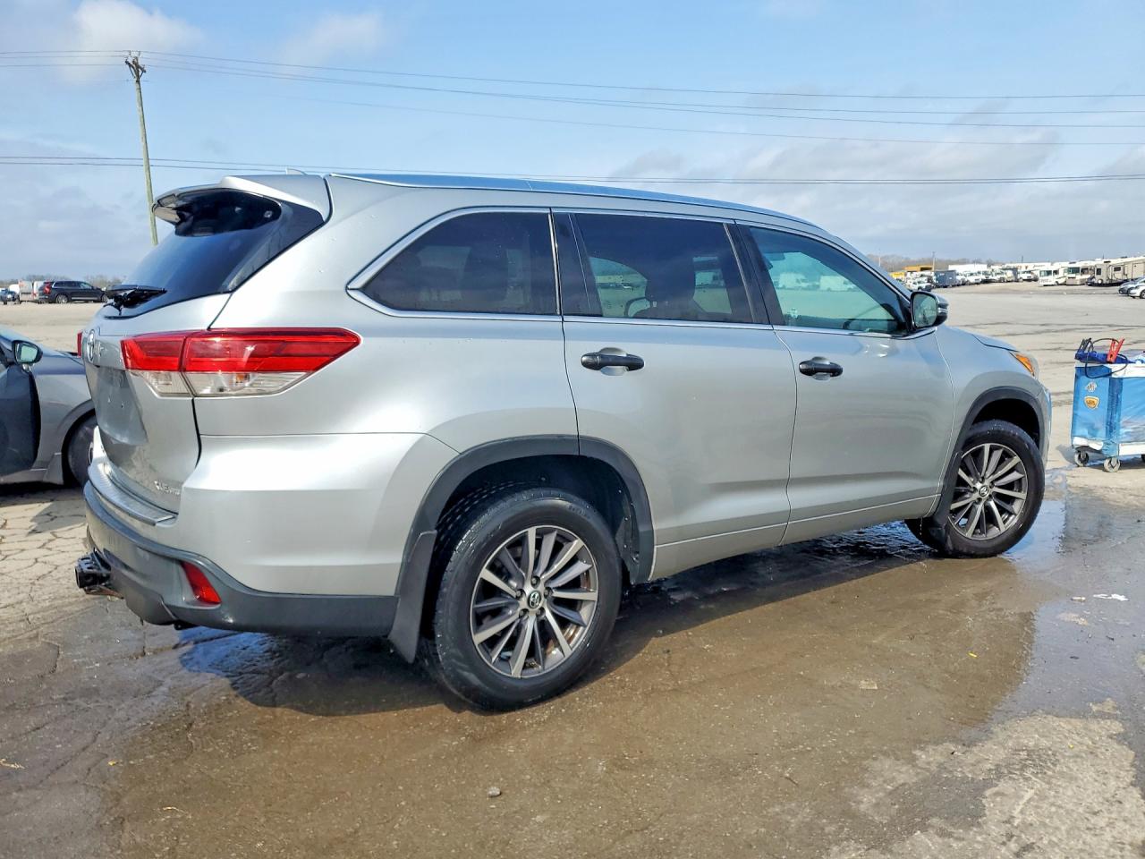 2017 TOYOTA HIGHLANDER XLE photo 5