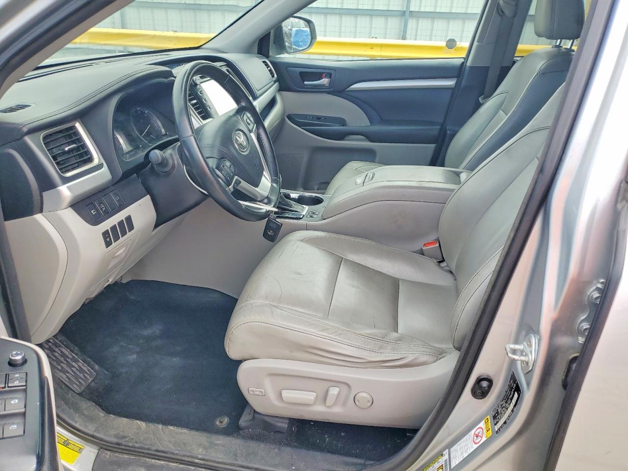 2017 TOYOTA HIGHLANDER XLE photo 13