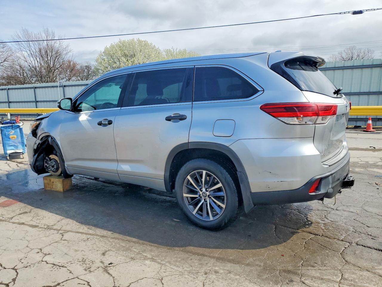 2017 TOYOTA HIGHLANDER XLE photo 3