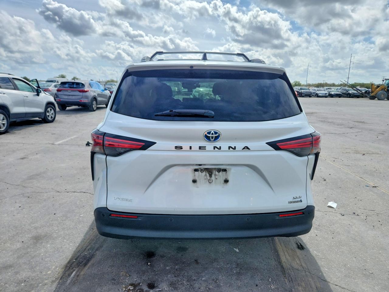 2022 TOYOTA SIENNA XLE 8-PASSENGER photo 11
