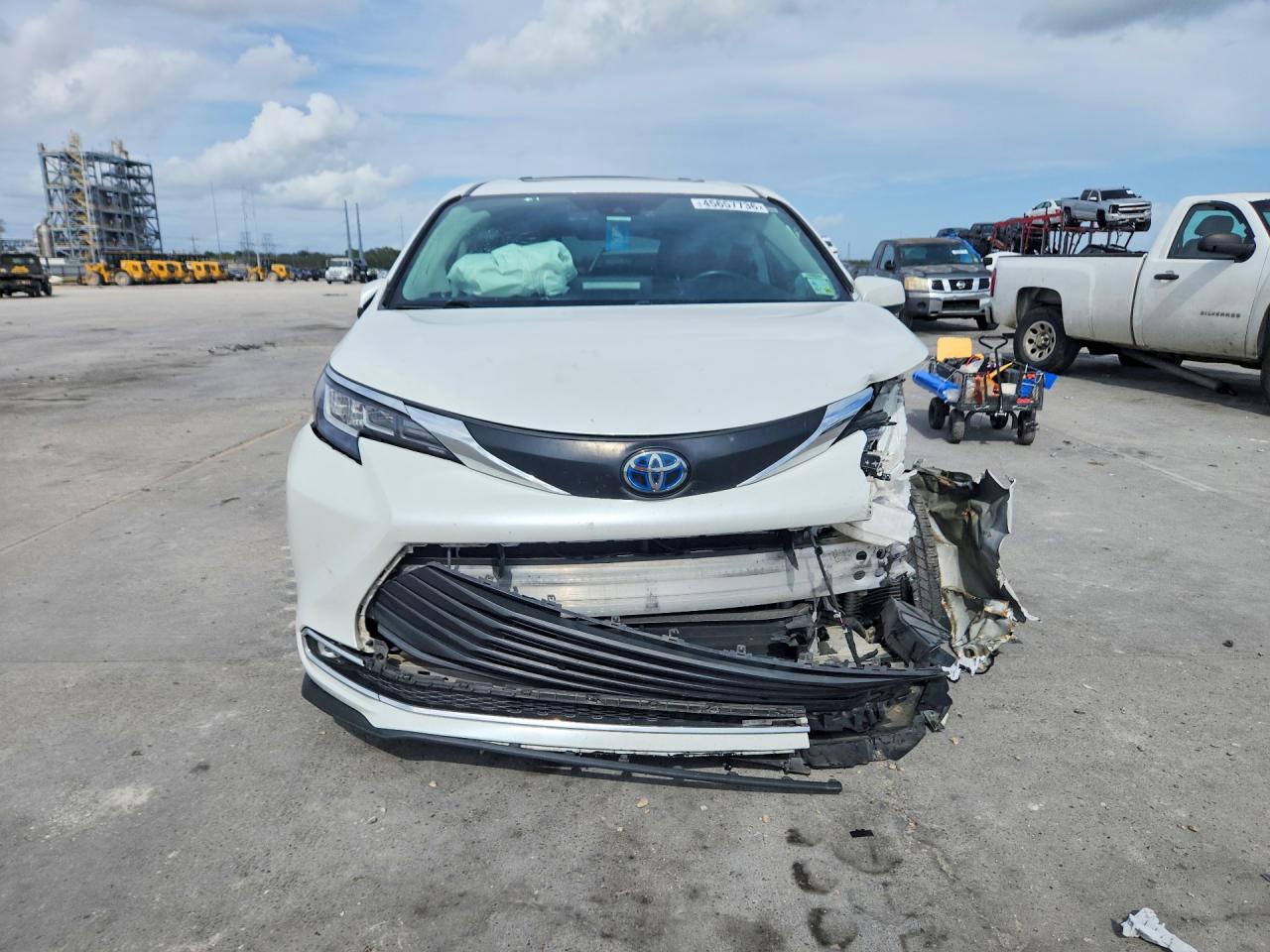 2022 TOYOTA SIENNA XLE 8-PASSENGER photo 9
