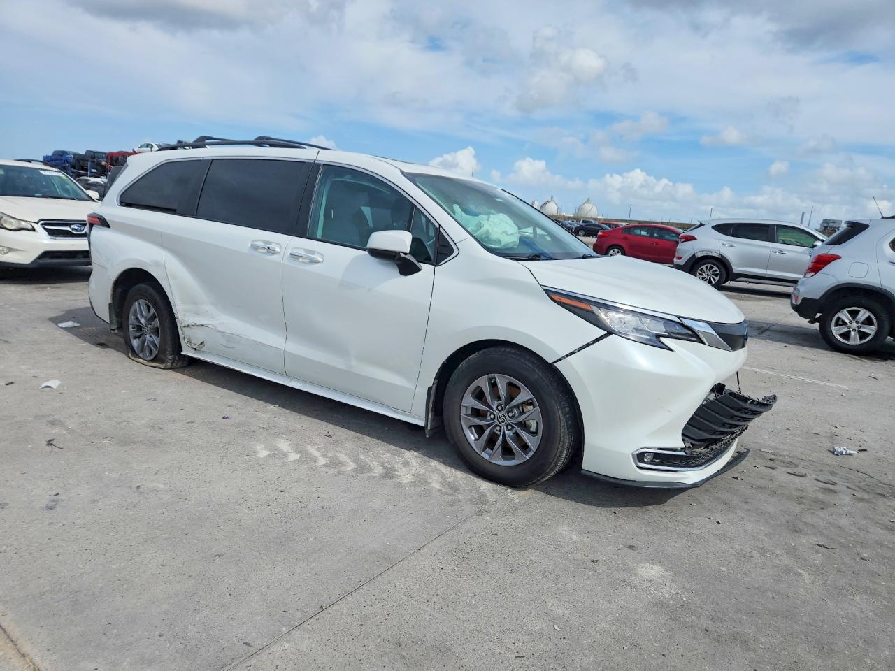 2022 TOYOTA SIENNA XLE 8-PASSENGER photo 7