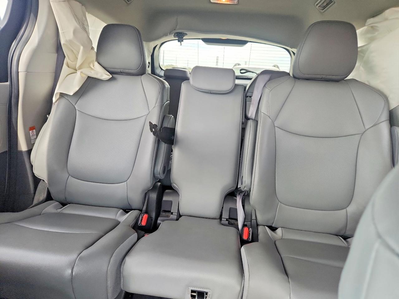 2022 TOYOTA SIENNA XLE 8-PASSENGER photo 19
