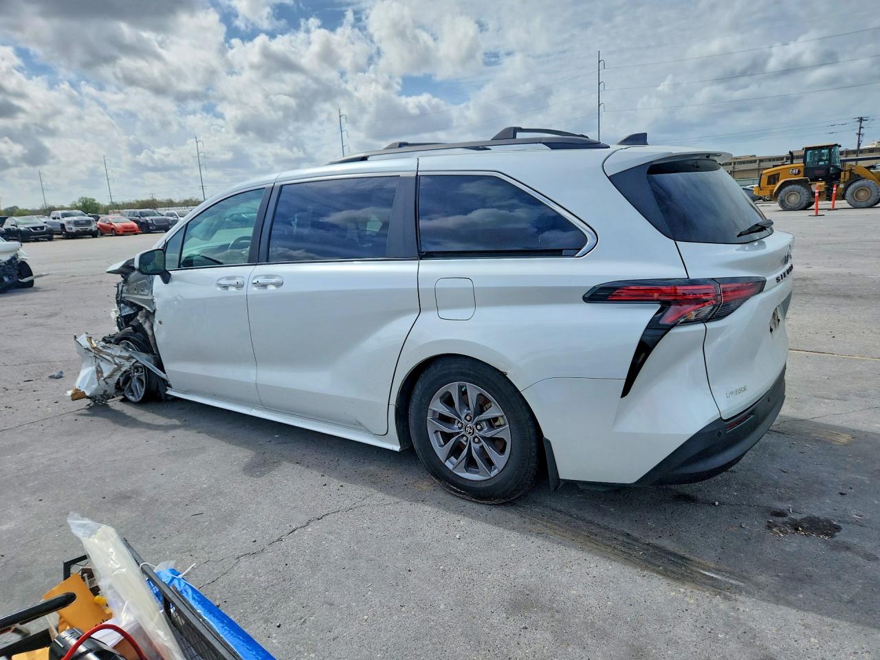 2022 TOYOTA SIENNA XLE 8-PASSENGER photo 3
