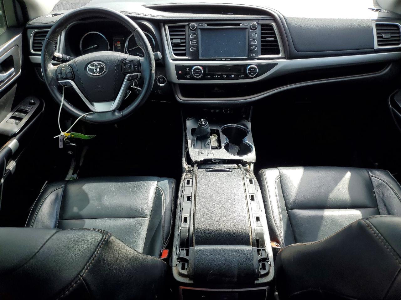 2018 TOYOTA HIGHLANDER XLE photo 8
