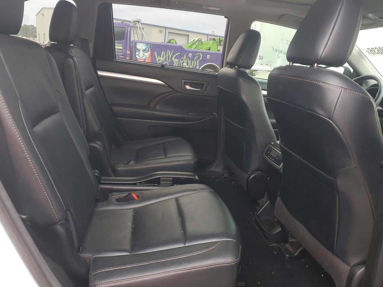 2018 TOYOTA HIGHLANDER XLE photo 11