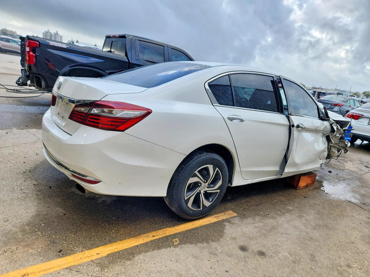 2016 HONDA ACCORD LX photo 3