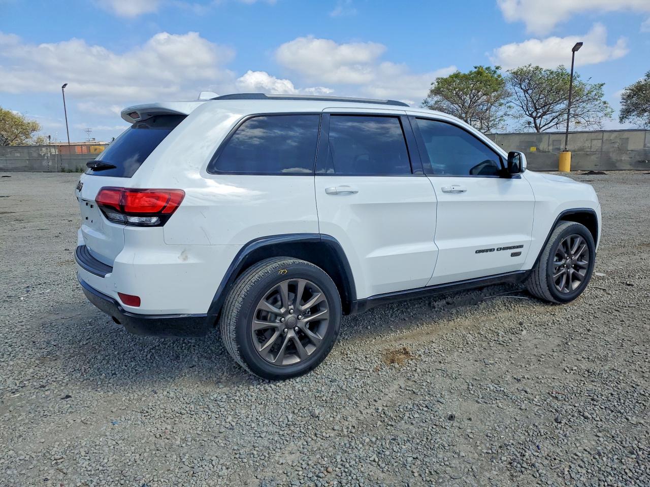 2016 JEEP GRAND CHEROKEE LIMITED photo 3