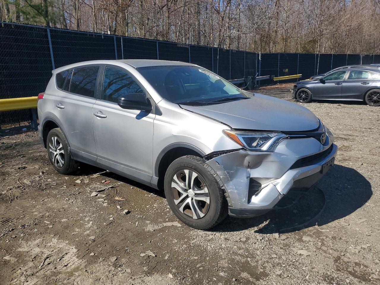 2018 TOYOTA RAV4 LE photo 4