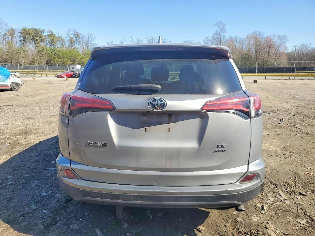 2018 TOYOTA RAV4 LE photo 6