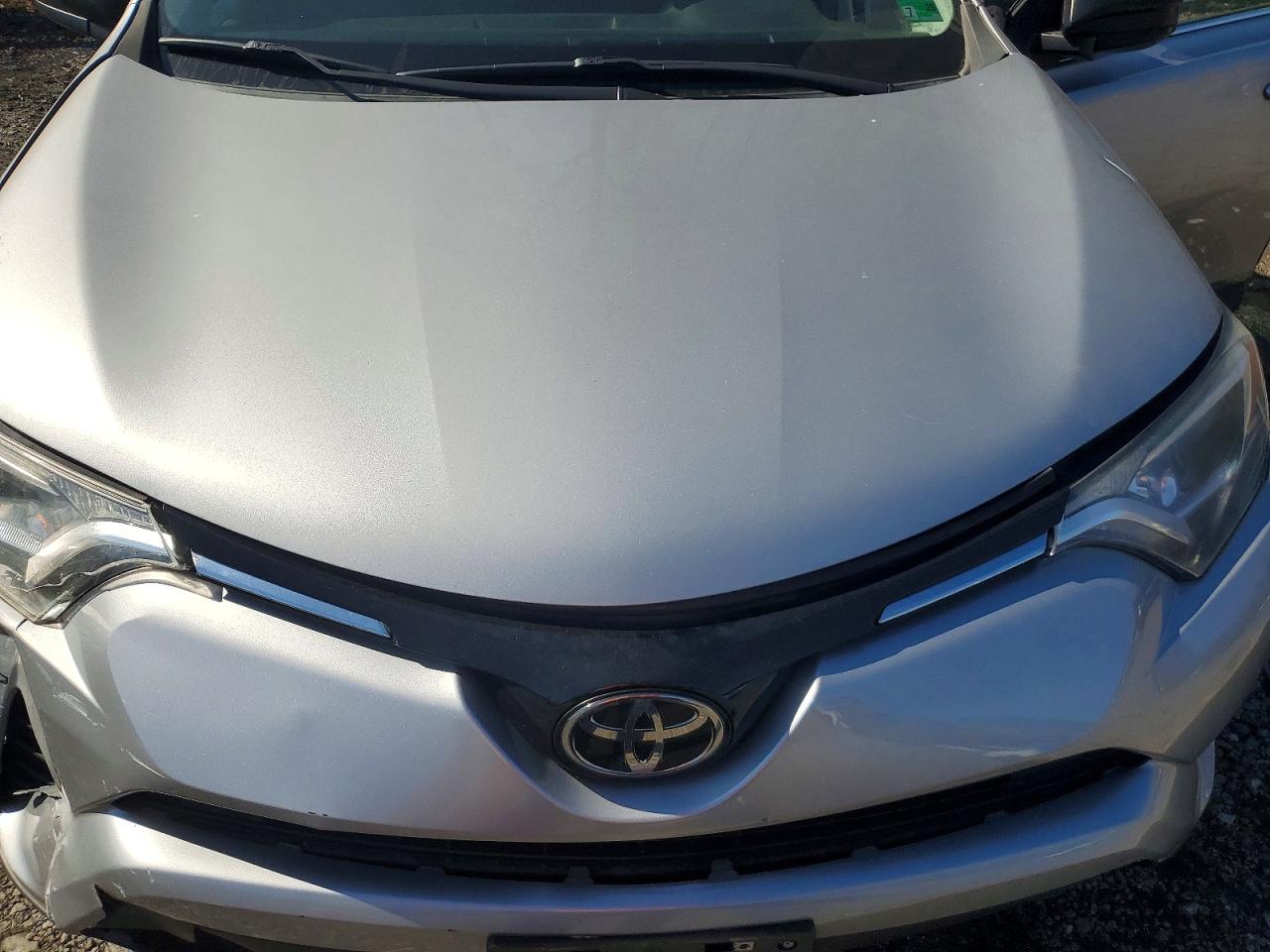 2018 TOYOTA RAV4 LE photo 12
