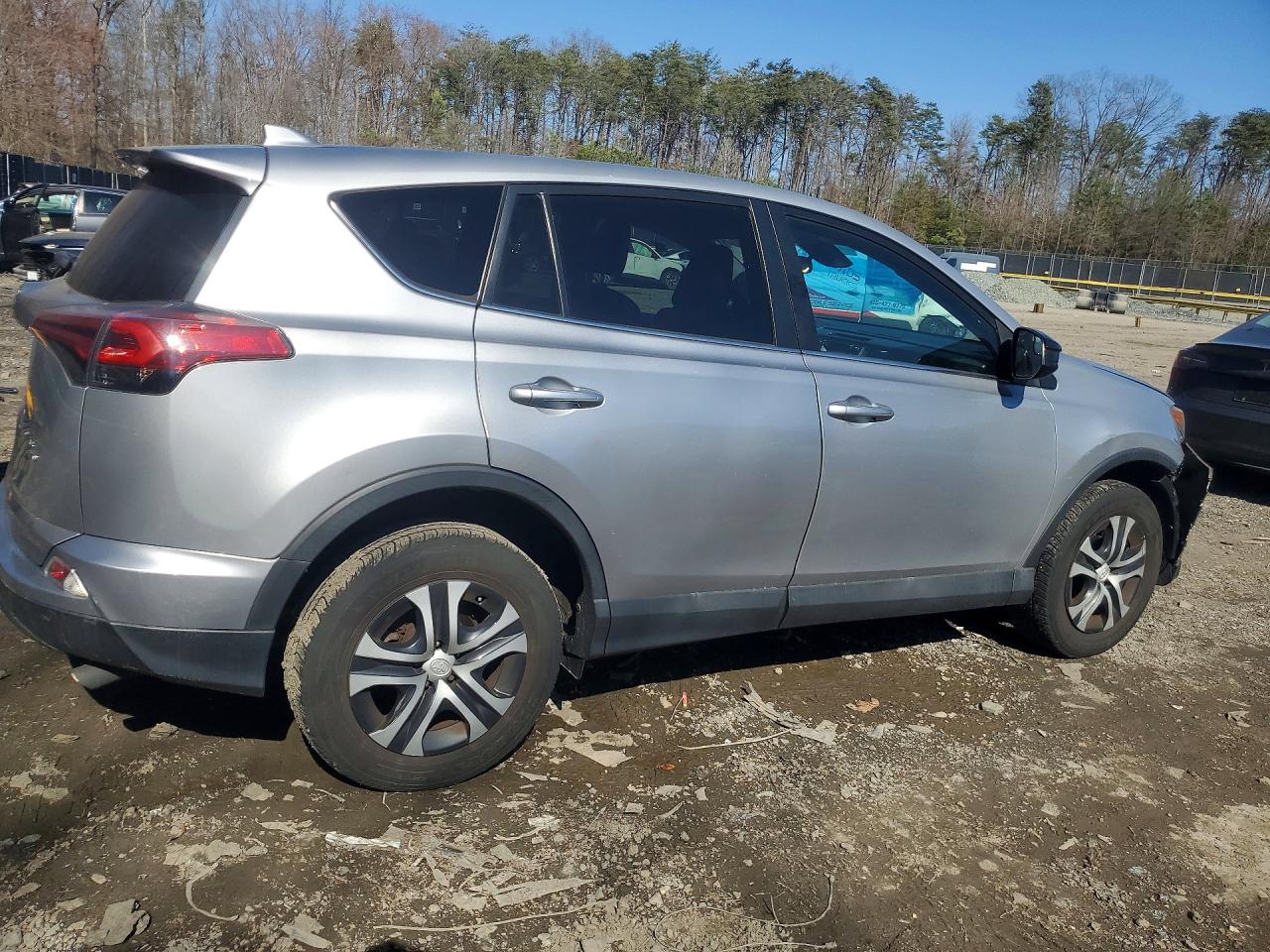 2018 TOYOTA RAV4 LE photo 3