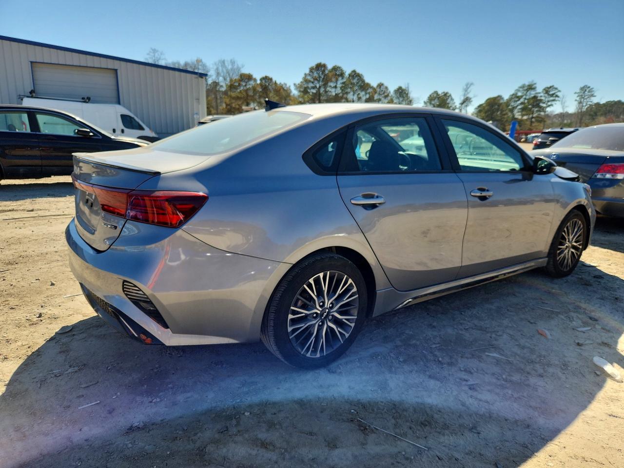2023 KIA FORTE GT-LINE photo 3