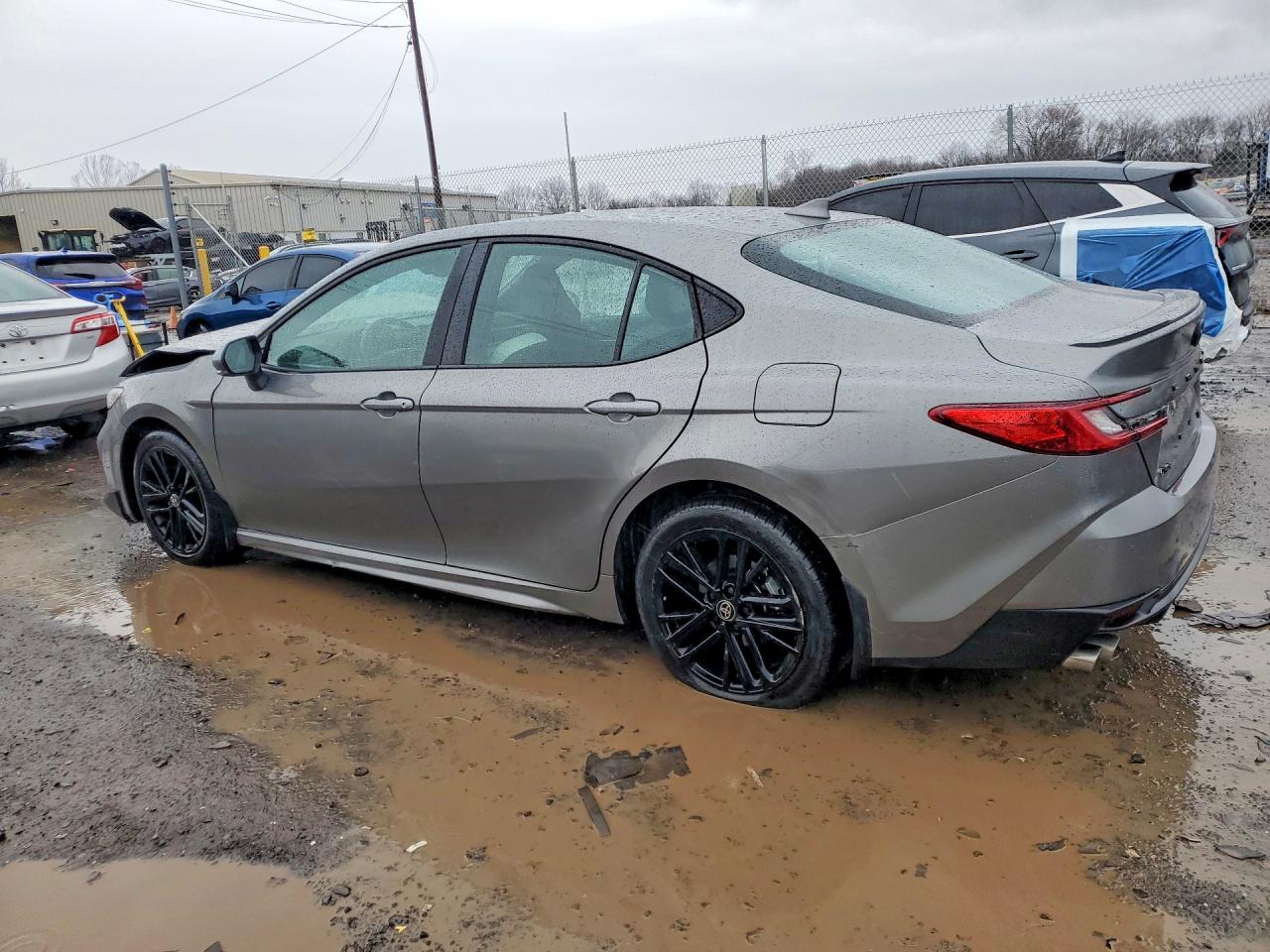 2025 TOYOTA CAMRY SE photo 3