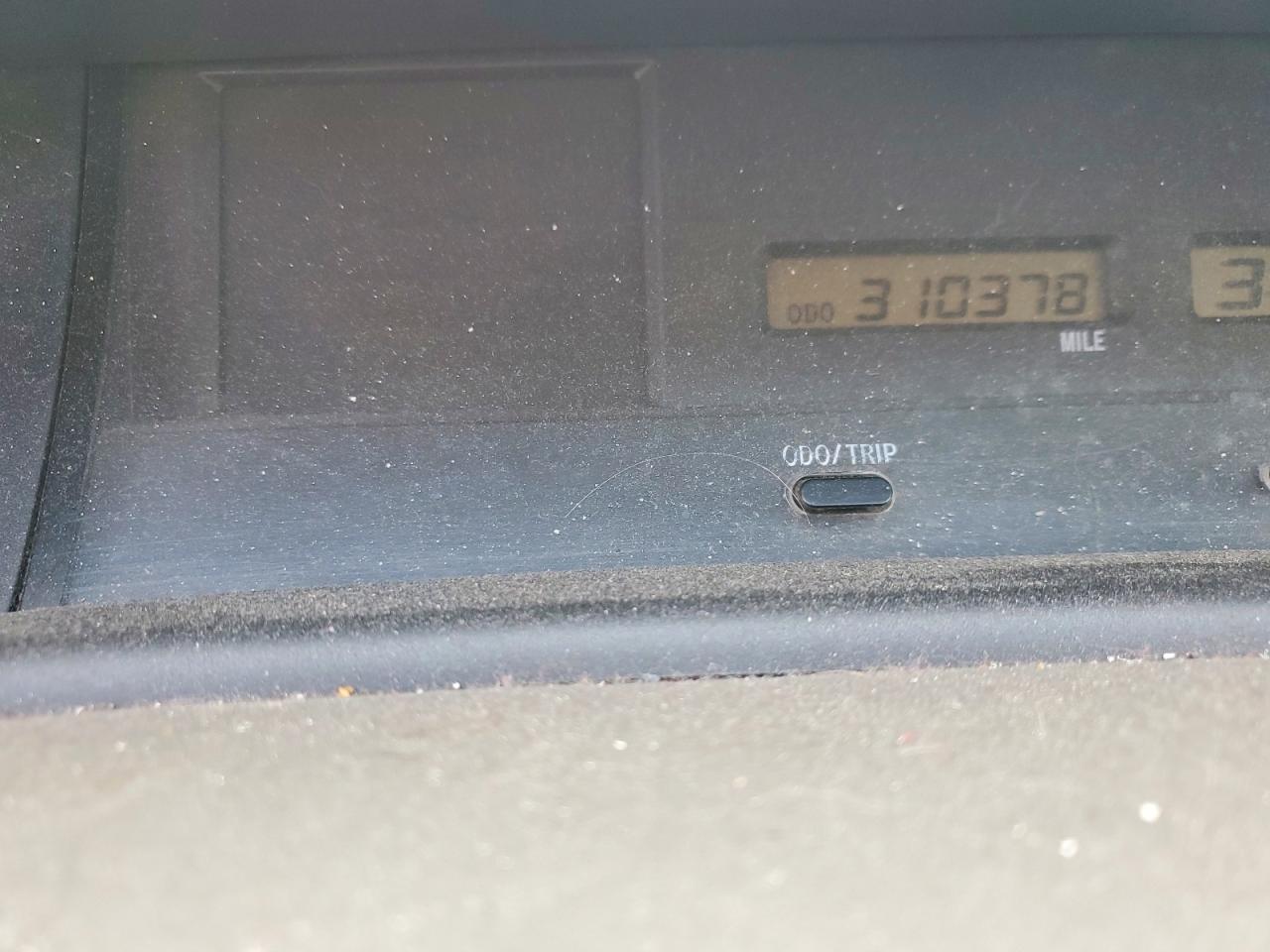 2002 TOYOTA AVALON XL photo 9