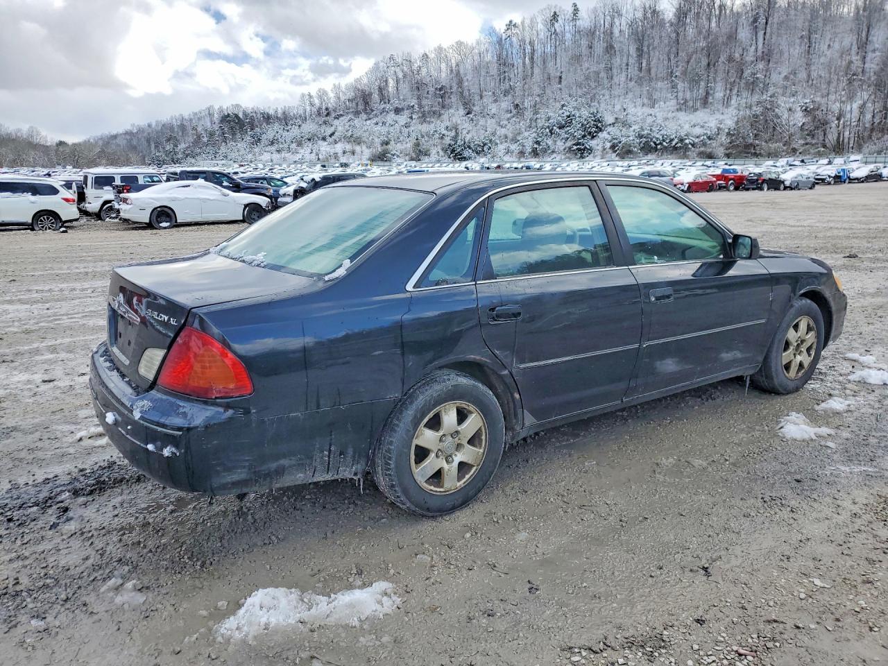2002 TOYOTA AVALON XL photo 3