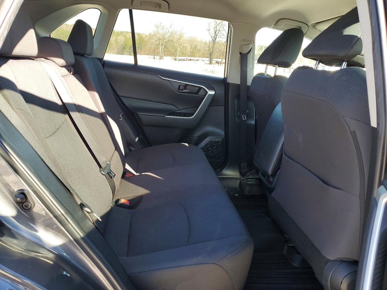 2022 TOYOTA RAV4 LE photo 11