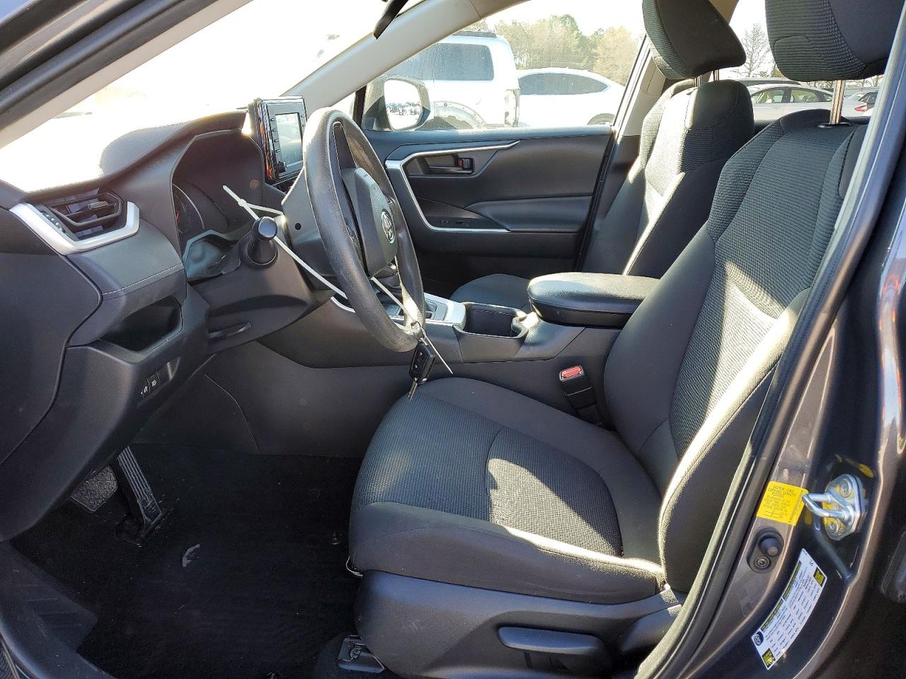 2022 TOYOTA RAV4 LE photo 7