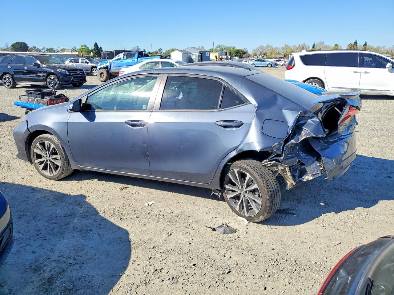 2017 TOYOTA COROLLA SE photo 3
