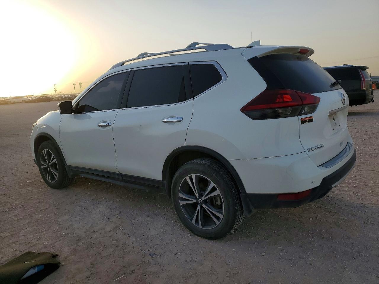 2019 NISSAN ROGUE SV photo 4