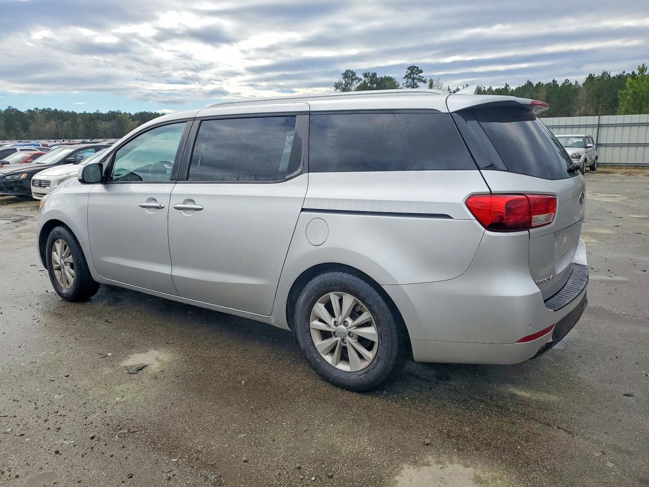 2016 KIA SEDONA LX photo 4