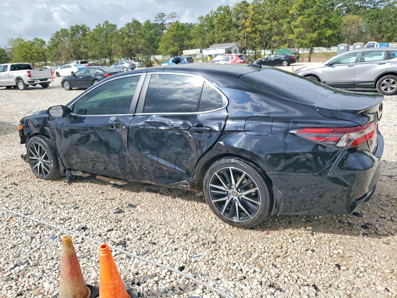 2024 TOYOTA CAMRY SE photo 3