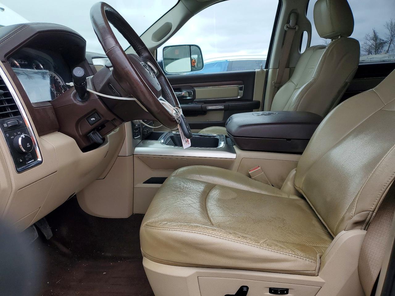 2015 RAM 1500 LARAMIE photo 13
