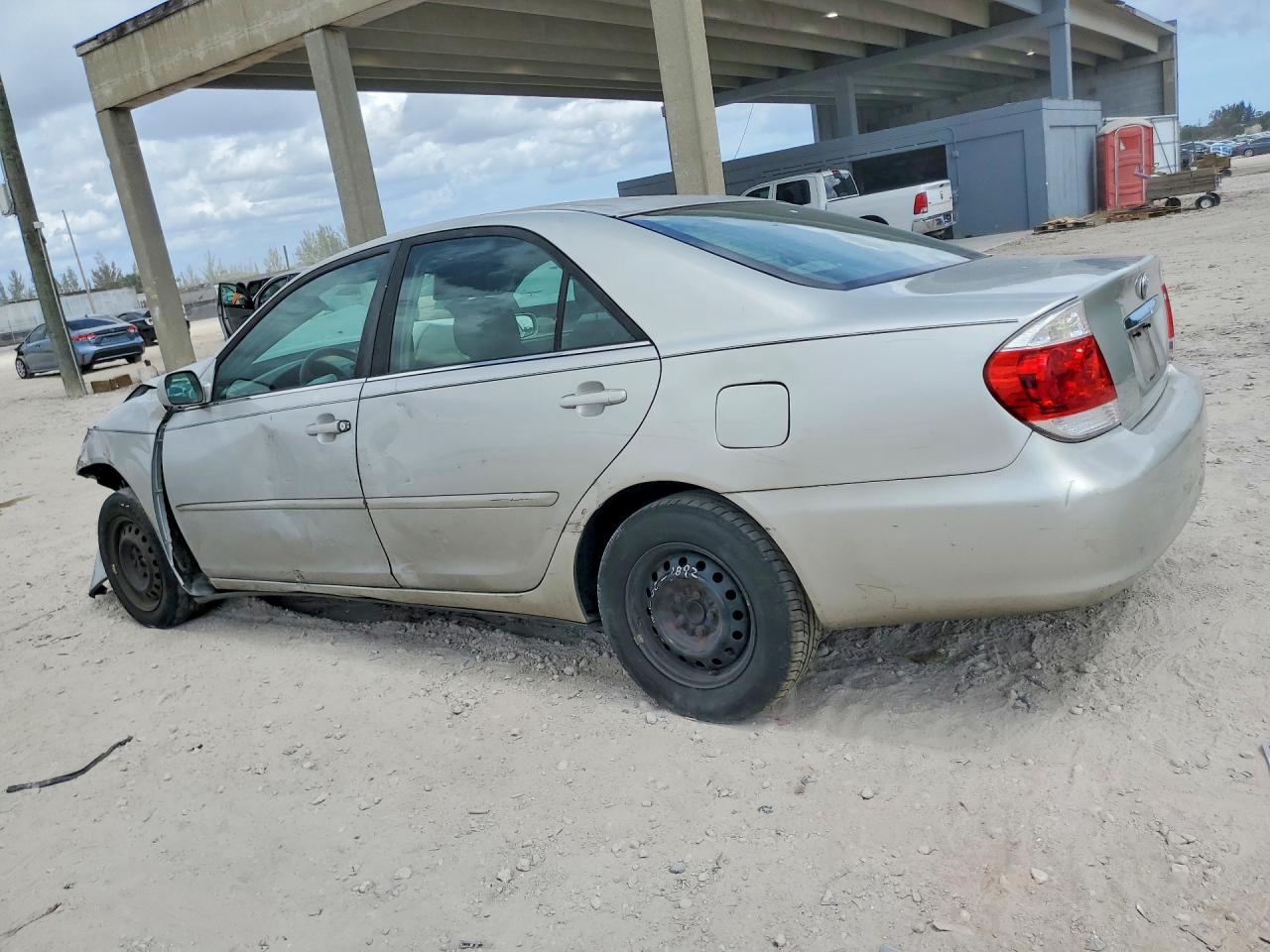 2006 TOYOTA CAMRY LE photo 4