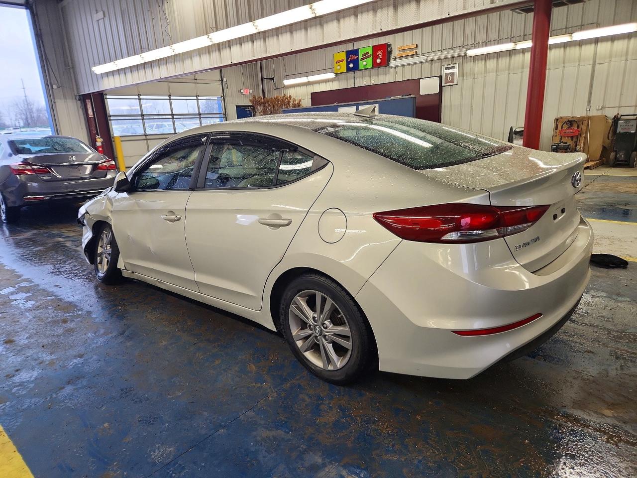2017 HYUNDAI ELANTRA SE photo 2