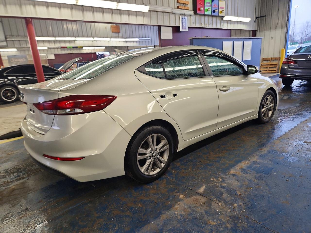 2017 HYUNDAI ELANTRA SE photo 3