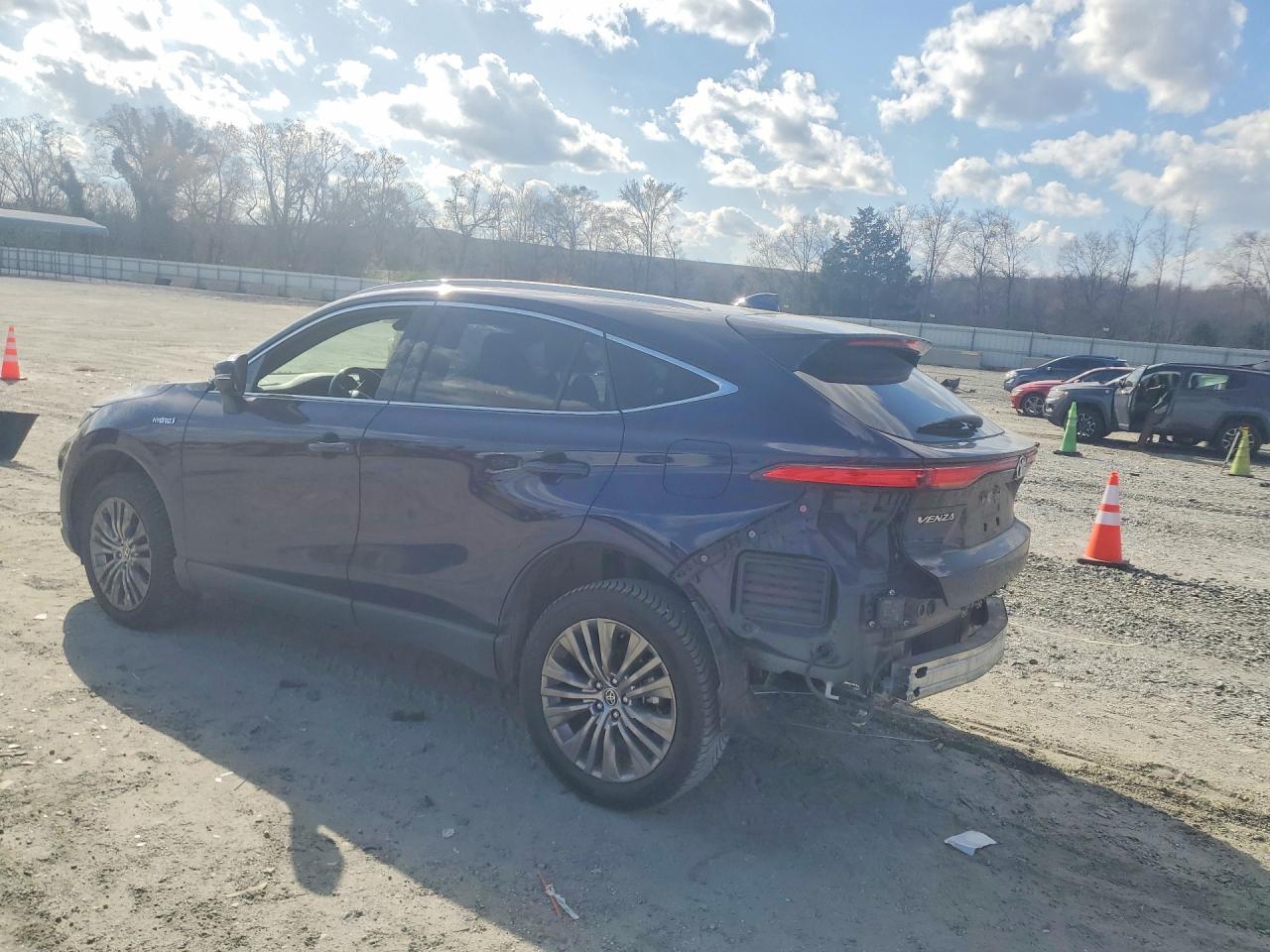 2021 TOYOTA VENZA LIMITED photo 2
