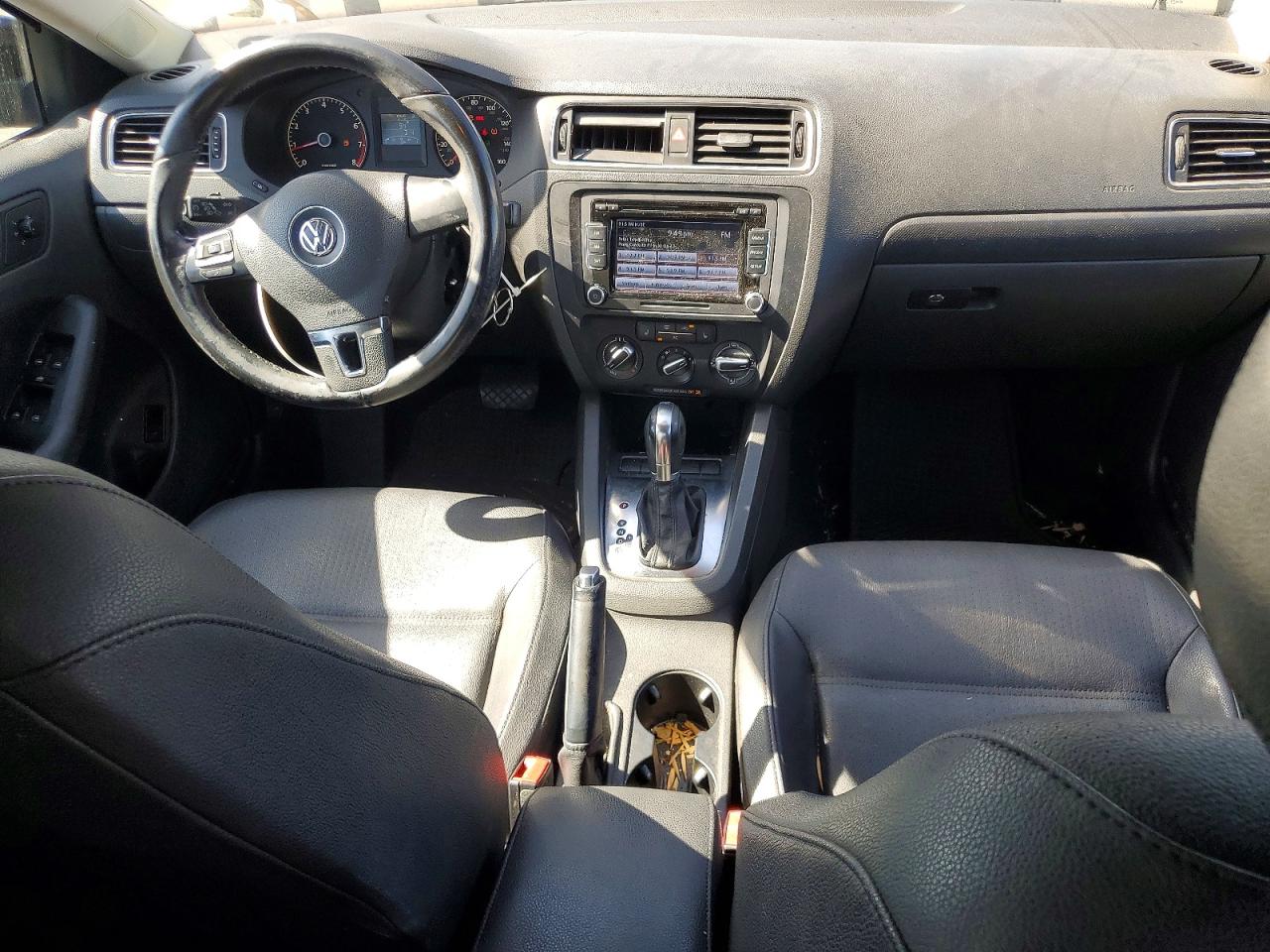 2011 VOLKSWAGEN JETTA SE photo 8