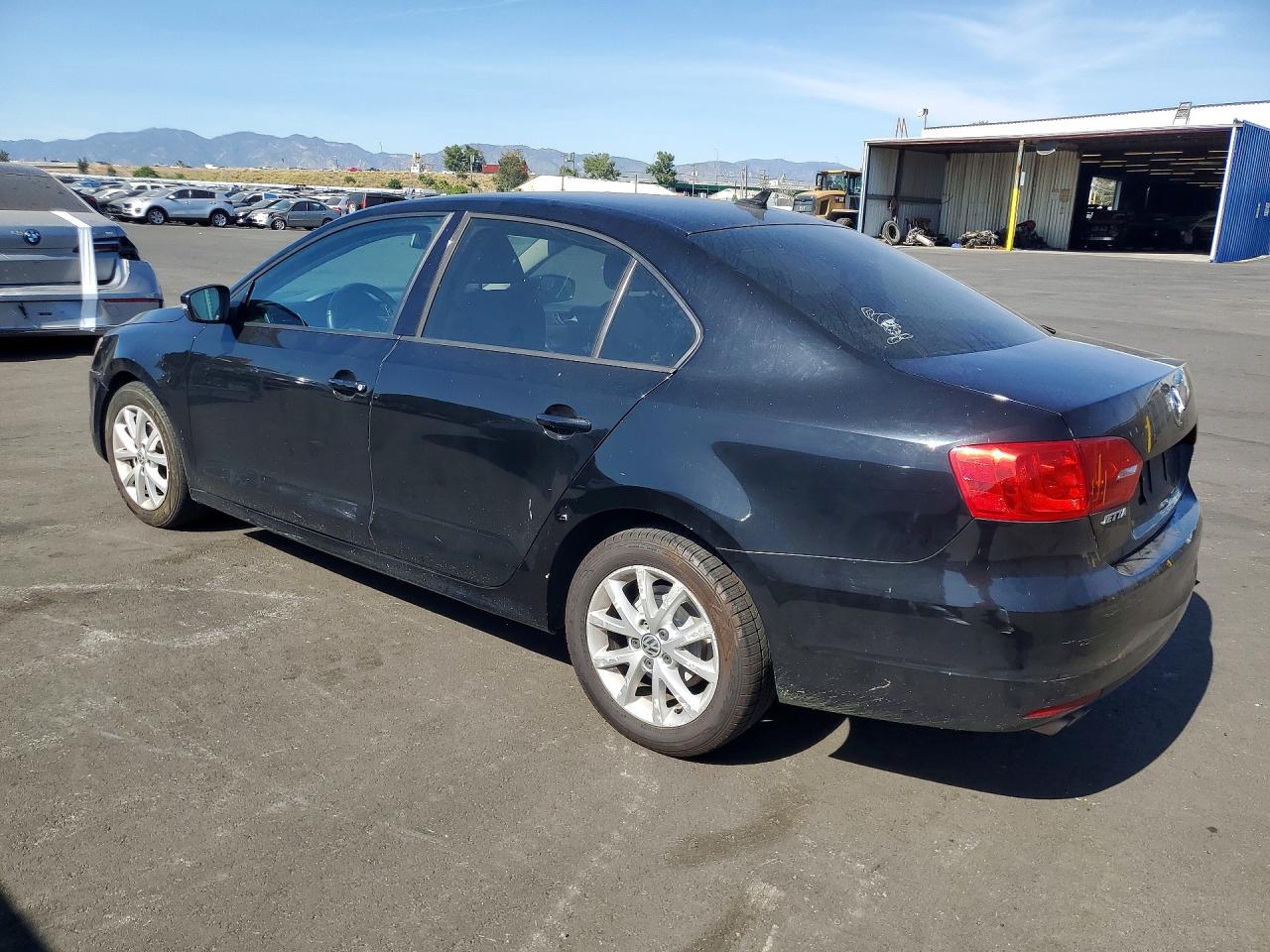 2011 VOLKSWAGEN JETTA SE photo 2