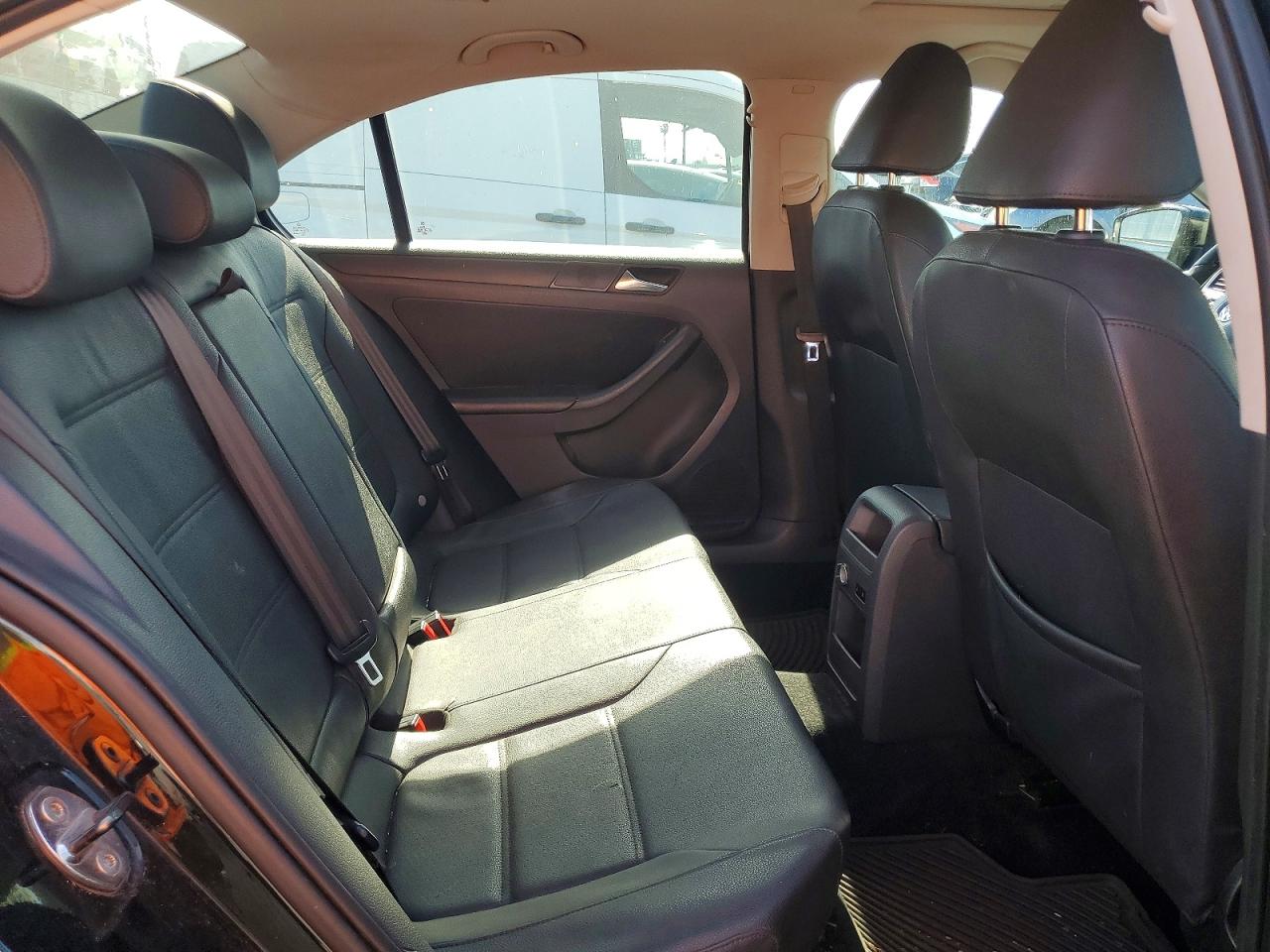 2011 VOLKSWAGEN JETTA SE photo 10