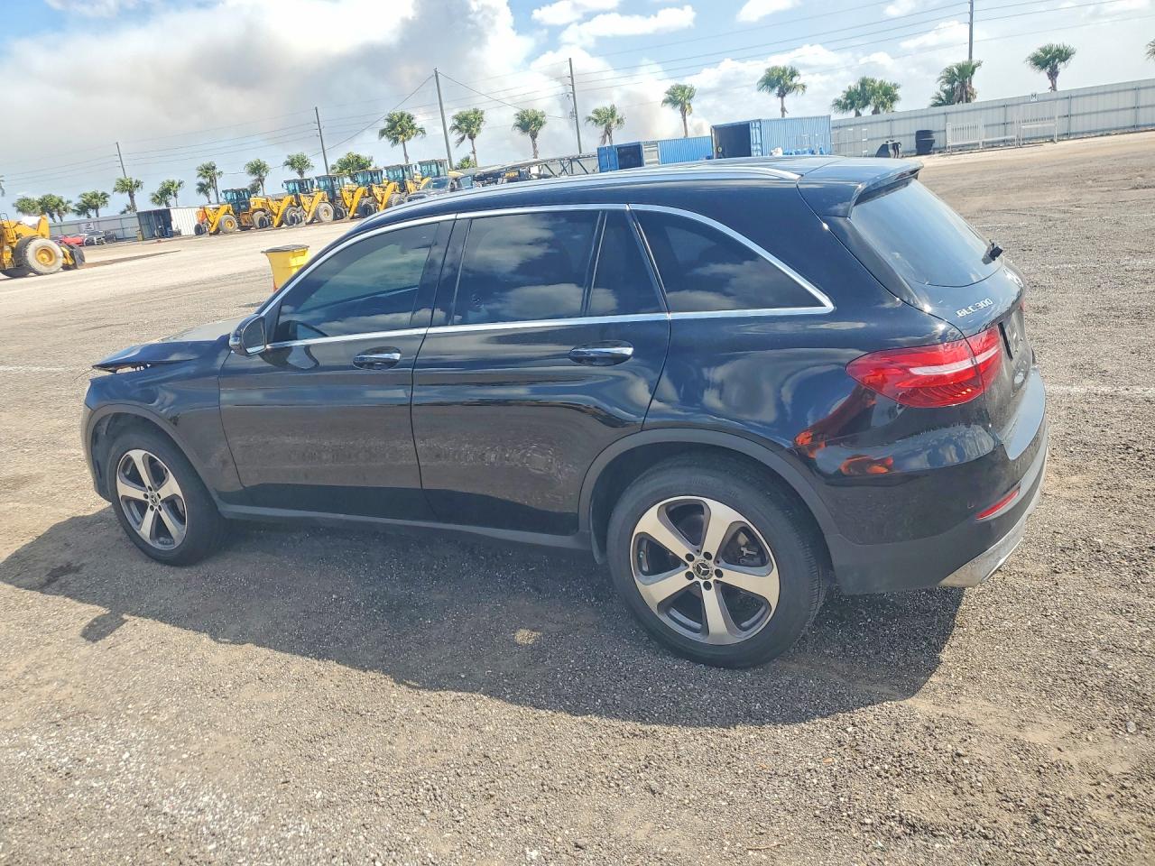 2018 MERCEDES-BENZ GLC 300 4MATIC photo 3