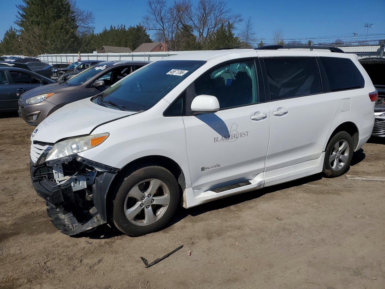 2015 TOYOTA SIENNA