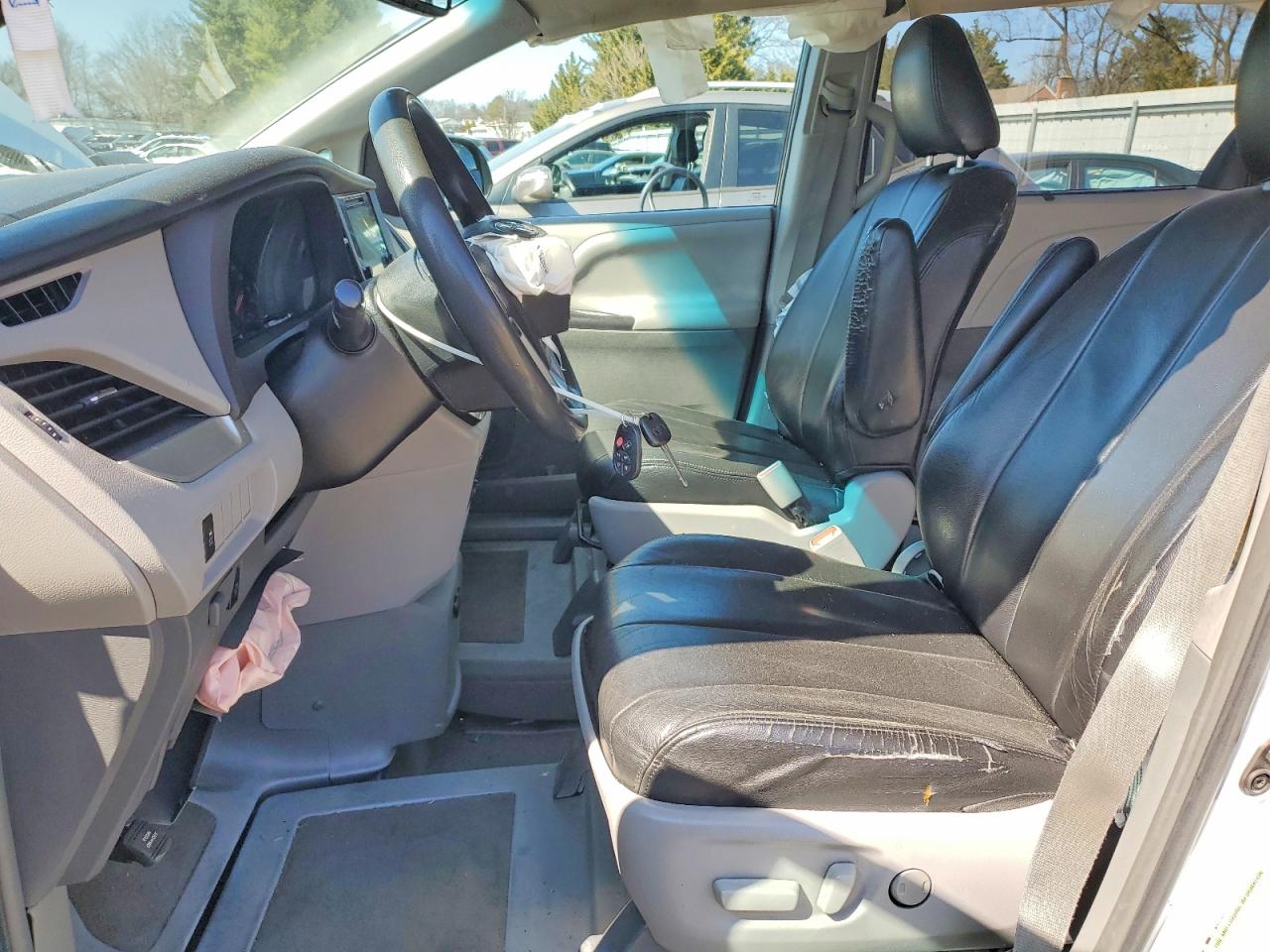 2015 TOYOTA SIENNA LE MOBILITY 7-PASSENGER photo 19