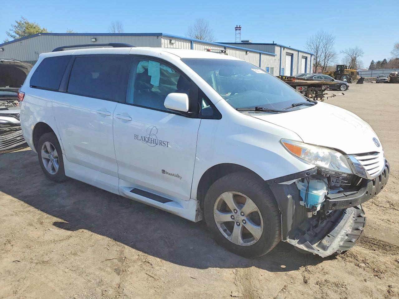 2015 TOYOTA SIENNA LE MOBILITY 7-PASSENGER photo 10