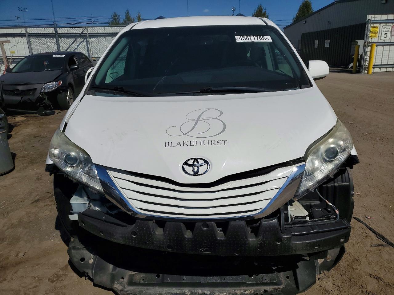 2015 TOYOTA SIENNA LE MOBILITY 7-PASSENGER photo 13