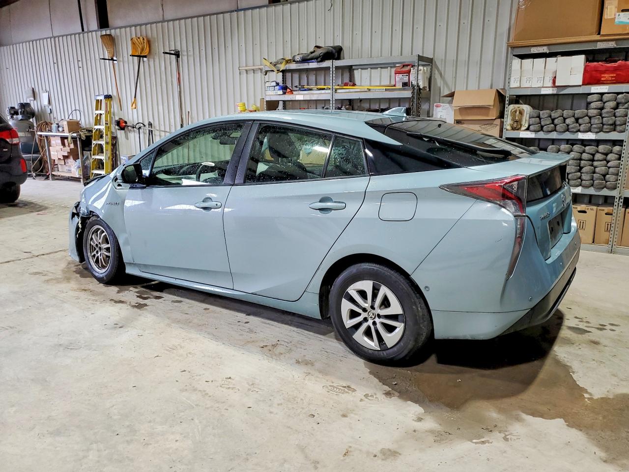 2018 TOYOTA PRIUS TWO photo 2