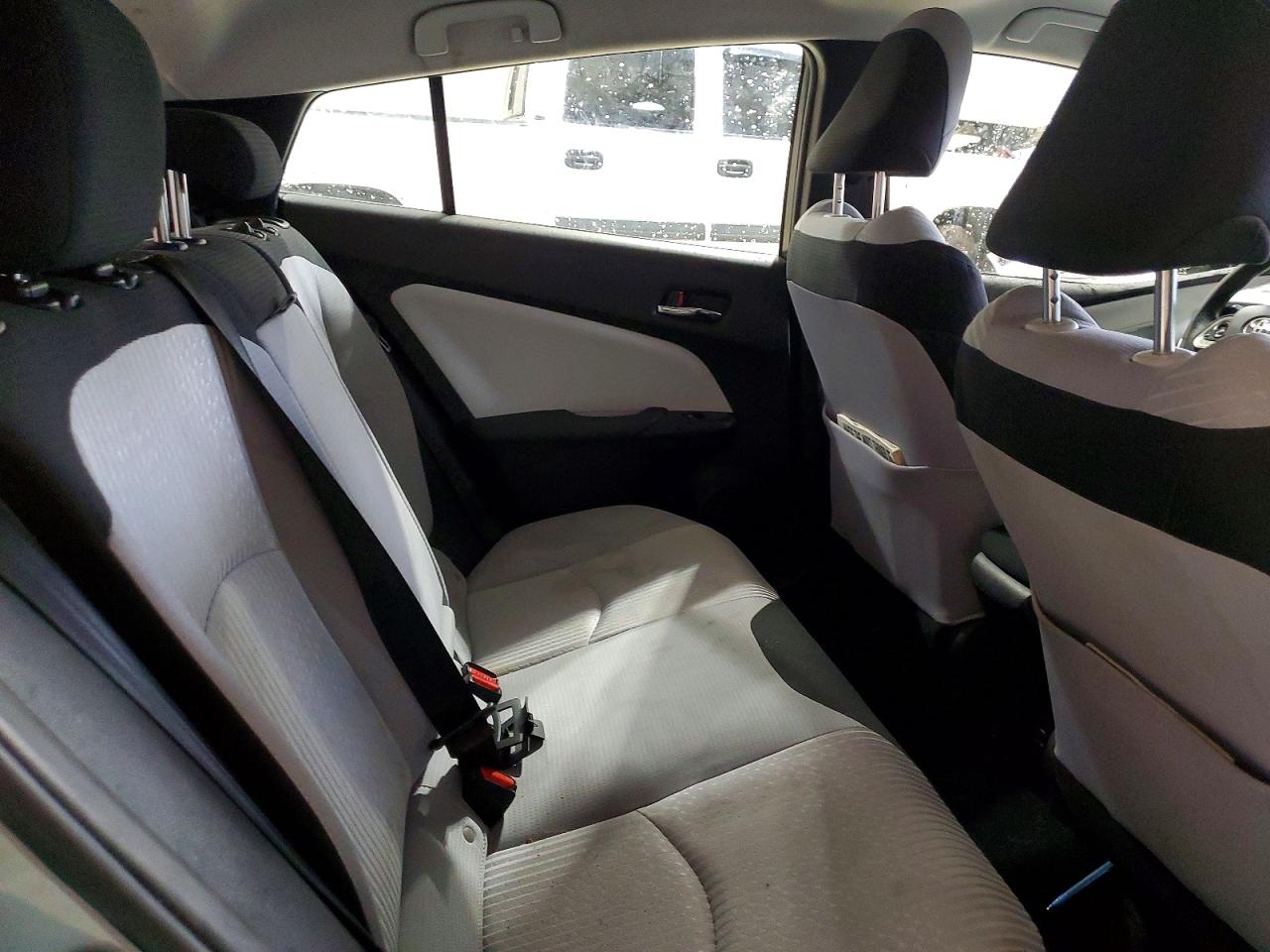 2018 TOYOTA PRIUS TWO photo 10