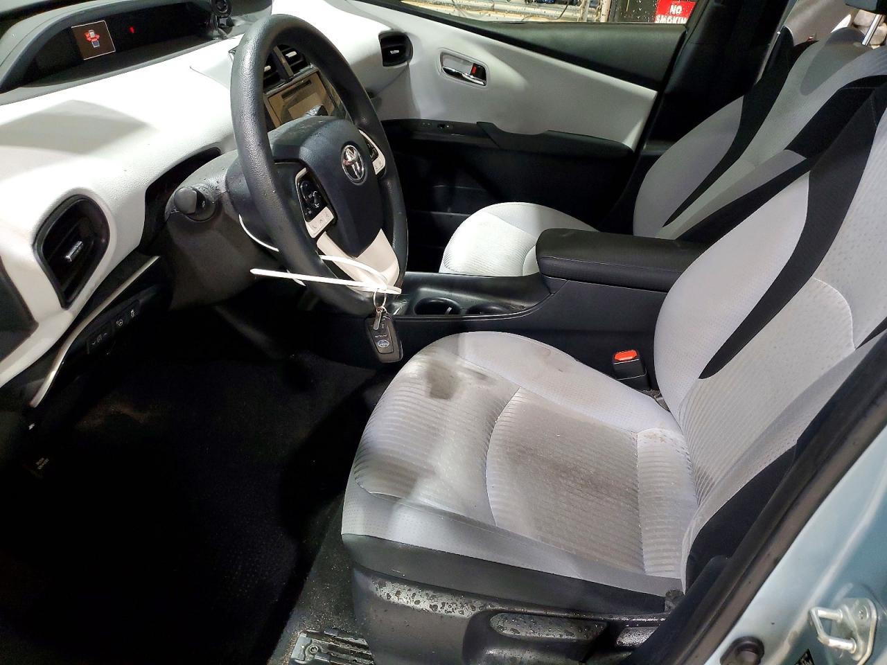 2018 TOYOTA PRIUS TWO photo 7