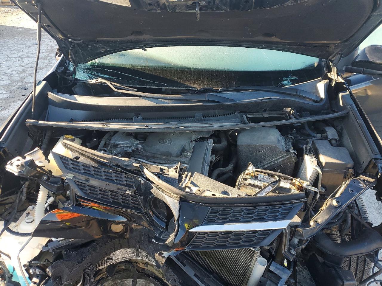 2015 TOYOTA RAV4 XLE photo 12